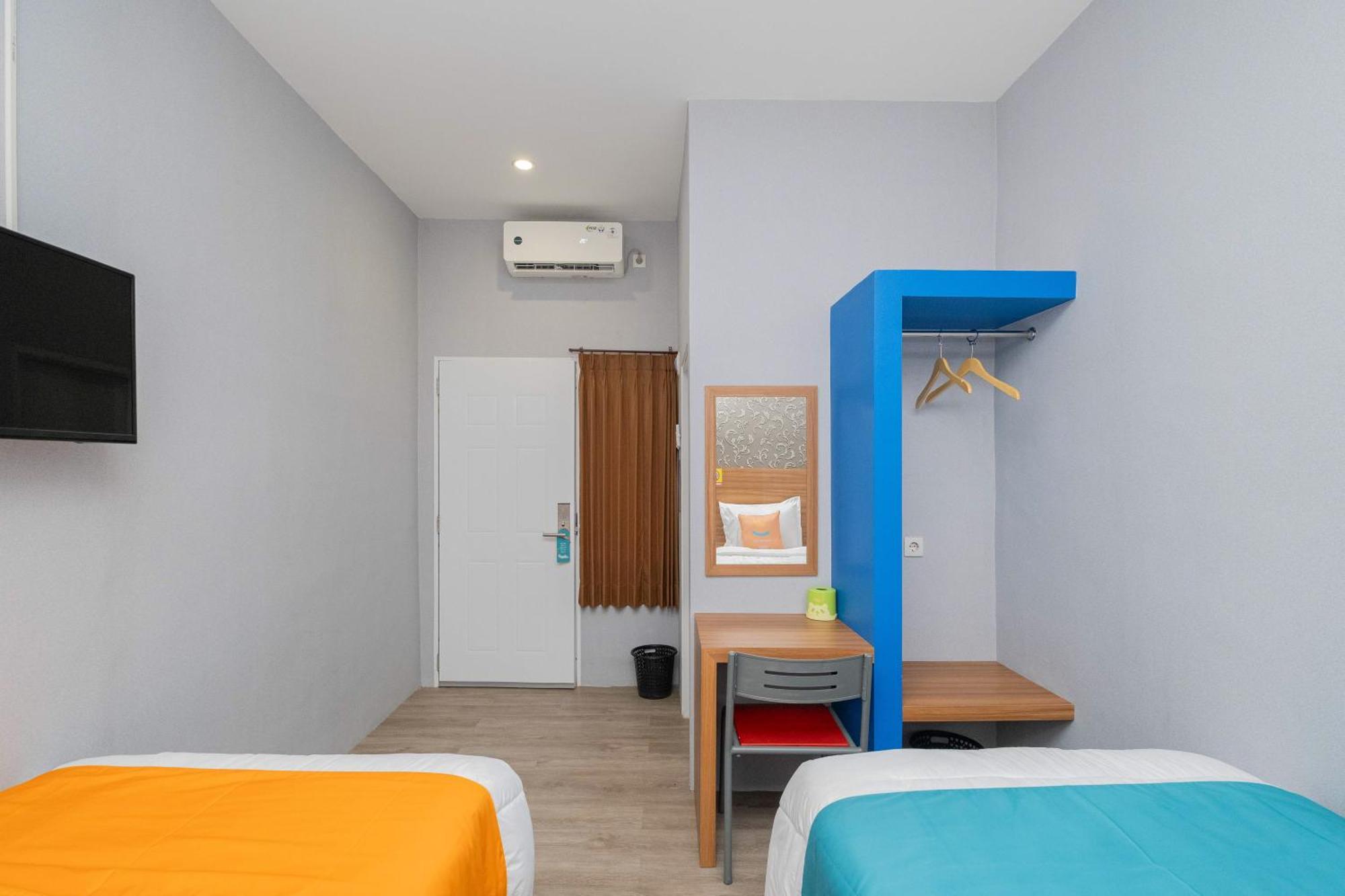 Sans Wm Hotel Blitar Exterior foto