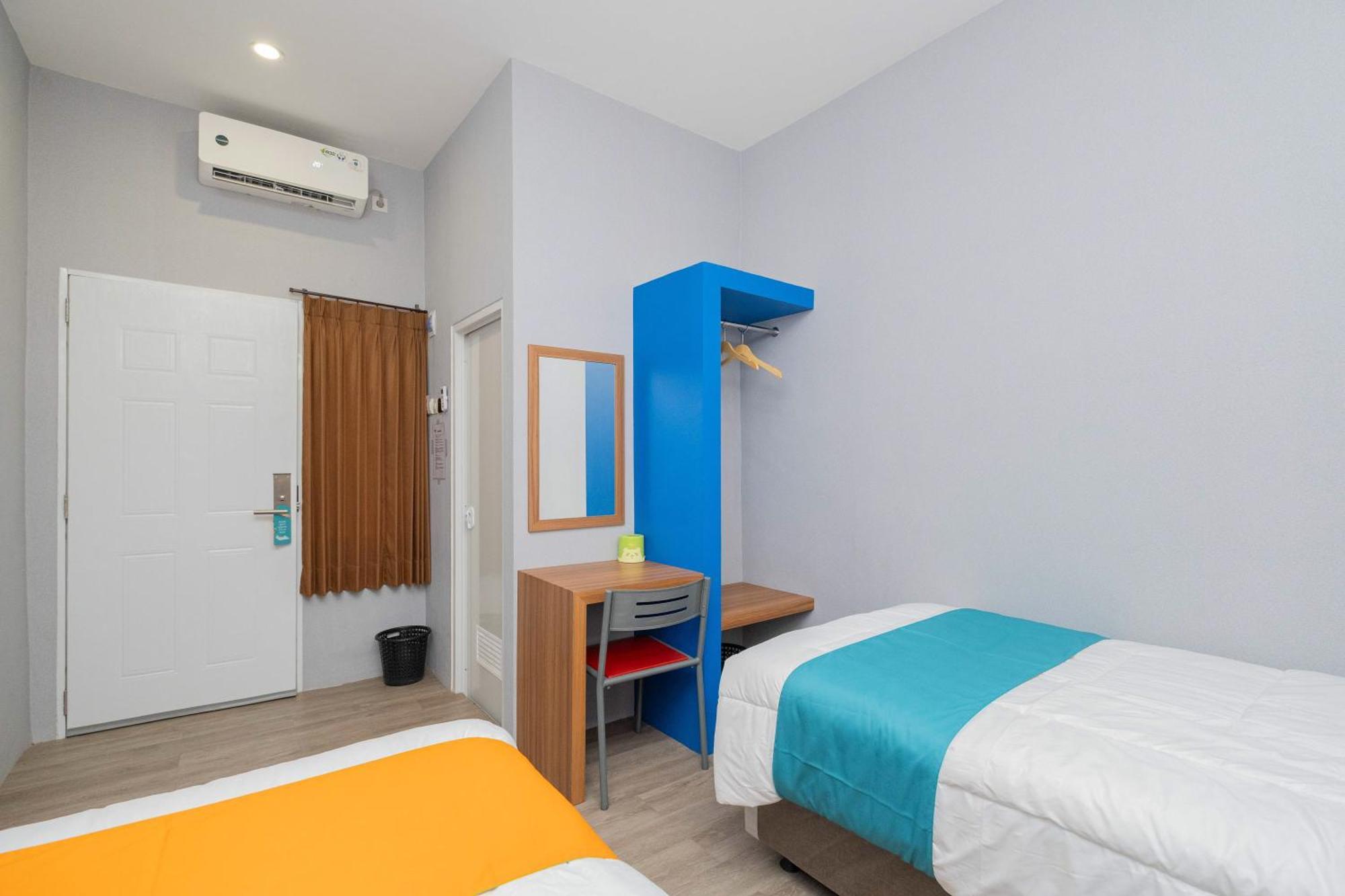 Sans Wm Hotel Blitar Exterior foto