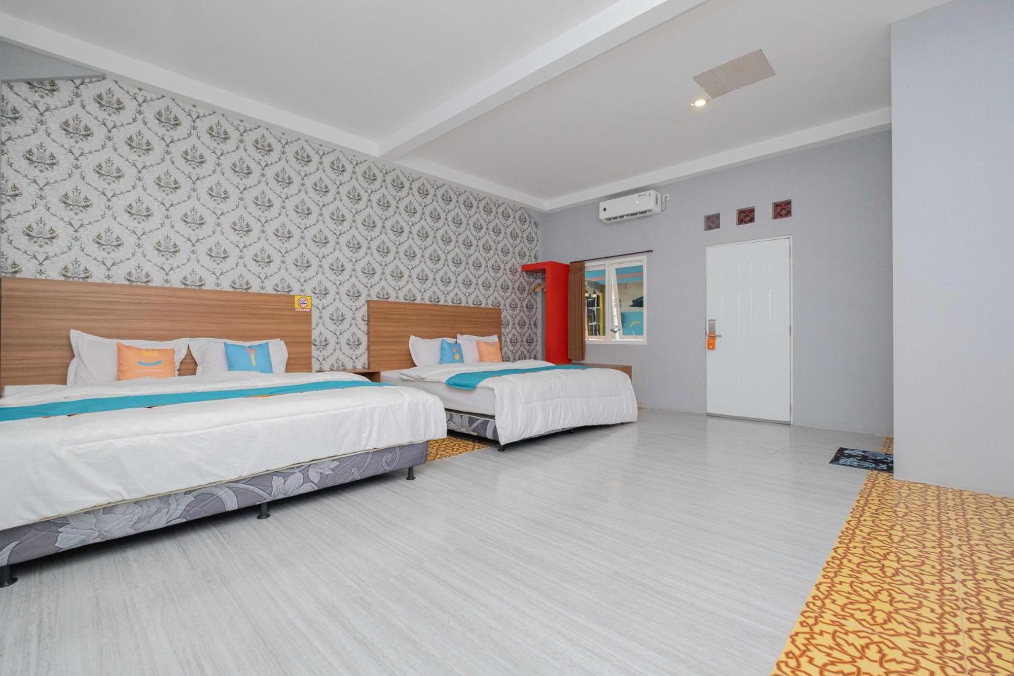 Sans Wm Hotel Blitar Exterior foto