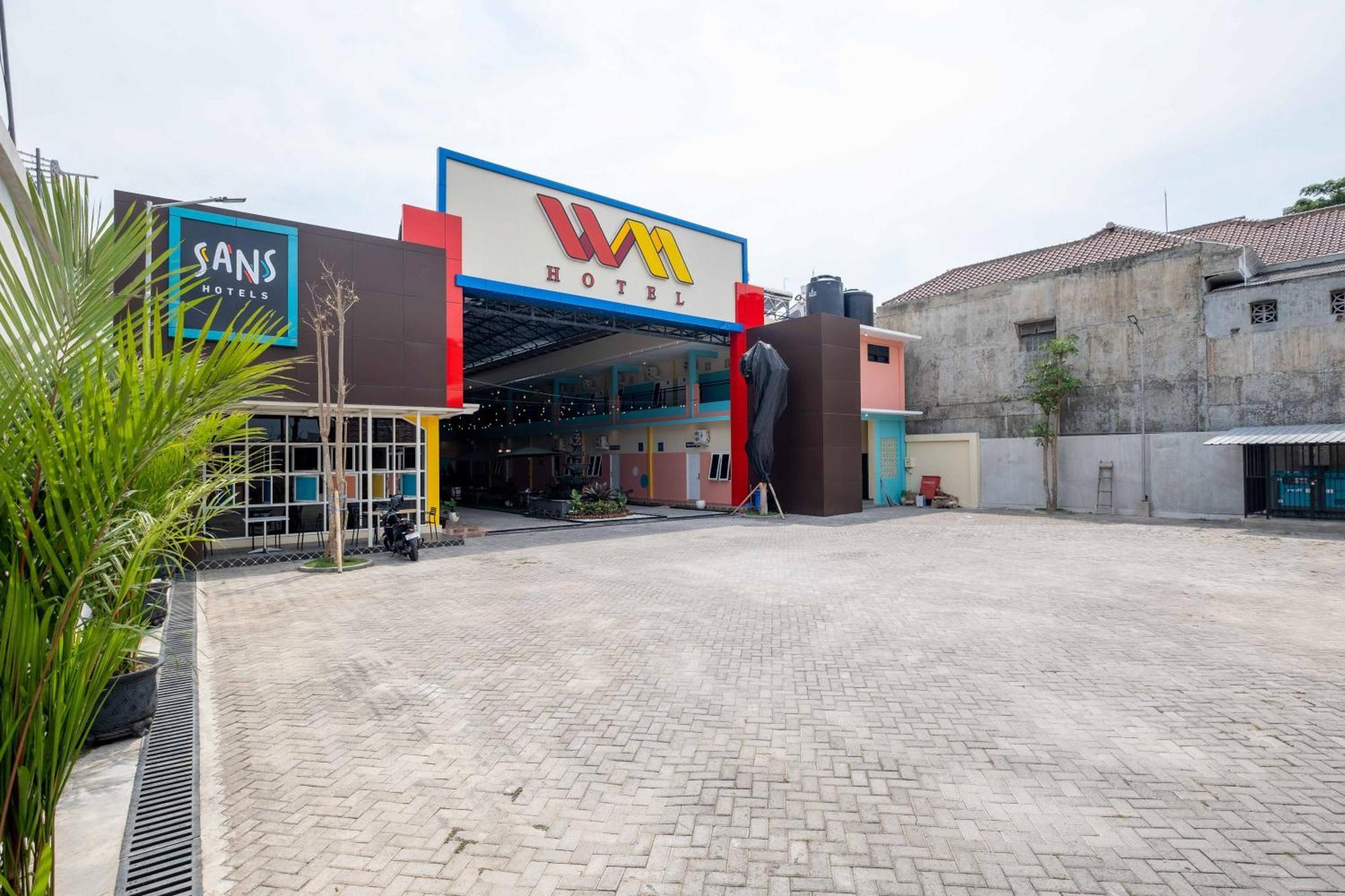 Sans Wm Hotel Blitar Exterior foto