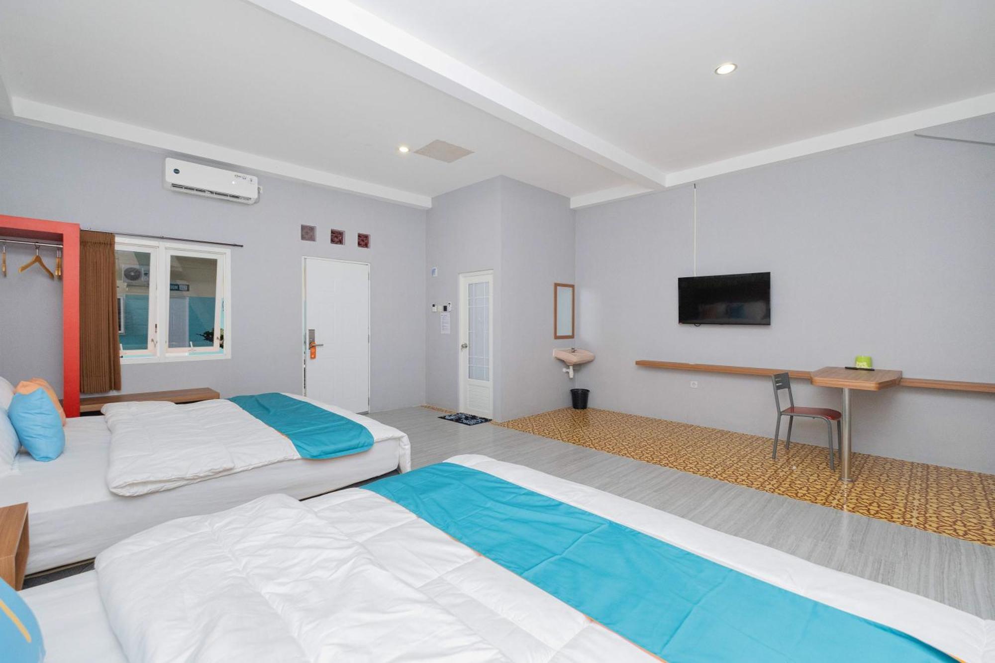 Sans Wm Hotel Blitar Exterior foto